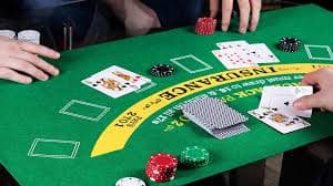 Antarmuka aplikasi mobile anekatoto3 menampilkan meja kasino langsung dan menu sportsbook